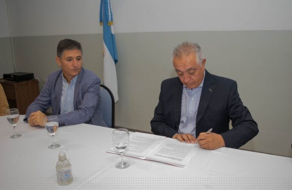 El Ministerio de Salud y la UNLaR firmaron un importante Convenio