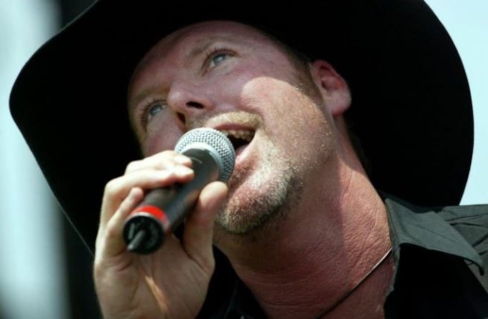 Se quitó la vida un cantante de música country con varias denuncias por abuso de menores