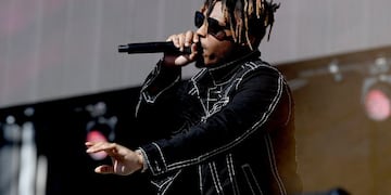 (FILES) In this file photo taken on September 21, 2019 Juice Wrld performs onstage during the 2019 iHeartRadio Music Festival and Daytime Stage at the Las Vegas Festival Grounds in Las Vegas, Nevada\u002E - Chicago-born rapper Juice WRLD, one of a wave of young artists who made a name on streaming platforms before breaking out in the mainstream, died on Sunday at the age of 21, US media reported\u002E (Photo by Bryan Steffy / GETTY IMAGES NORTH AMERICA / AFP)