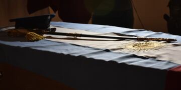 La emotiva llegada del capitán Luis Castagnari, héroe de Malvinas a Río Cuarto, para descansar al lado de la tumba de su hijo\u002E