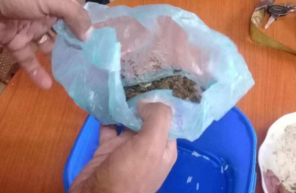 Detuvieron a dos mujeres por llevar droga a presos