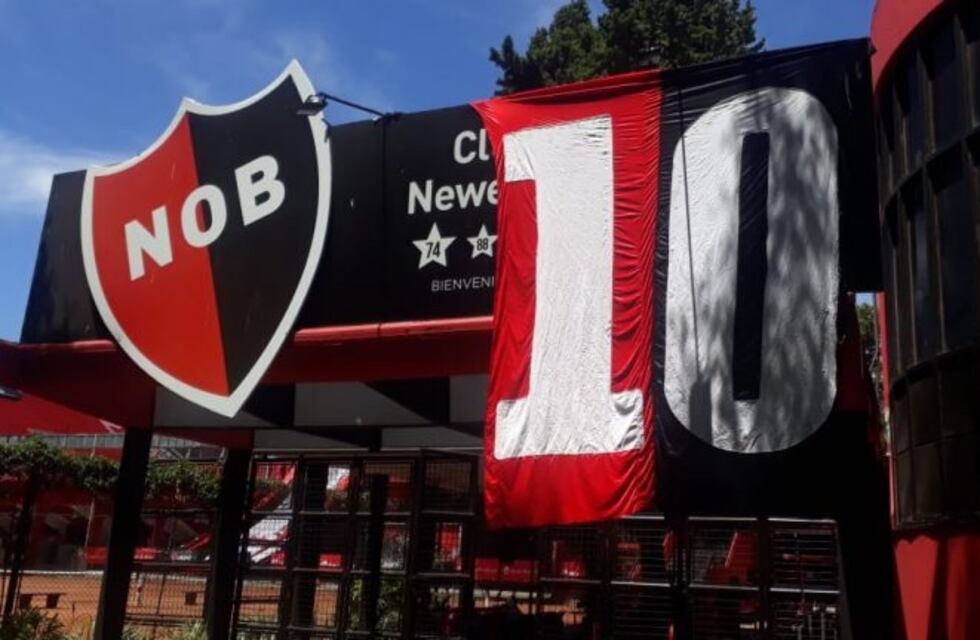 Banderazo de hinchas de Newell's por Maradona