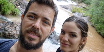 José Bianco, periodista de TN, junto a su novia en la Selva Misionera, uno de los destinos que puede convertirse en una de las 7 Maravillas Naturales\u002E