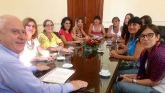 El mandatario provincial recibiu00f3 a dirigentes polu00edticas que impulsan el proyecto de reforma para los comicios.