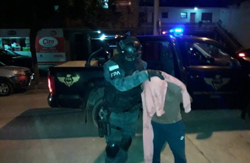 Usaban a su hijo para vender droga, fueron detenidos