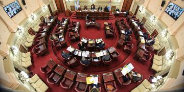 La Cámara baja sesiona bajo protocolos de higiene y seguridad para prevenir el contagio de coronavirus\u002E (@diputadossf)