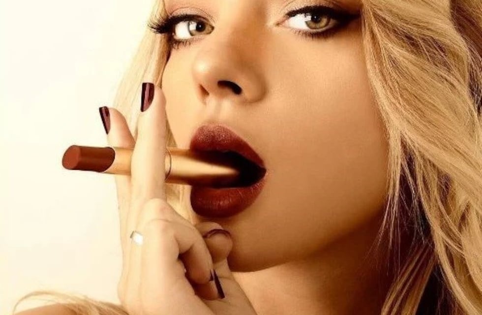 La platea de Huracán Las Heras "se prende fuego" con la llegada de la novia del hijo de Ruggeri