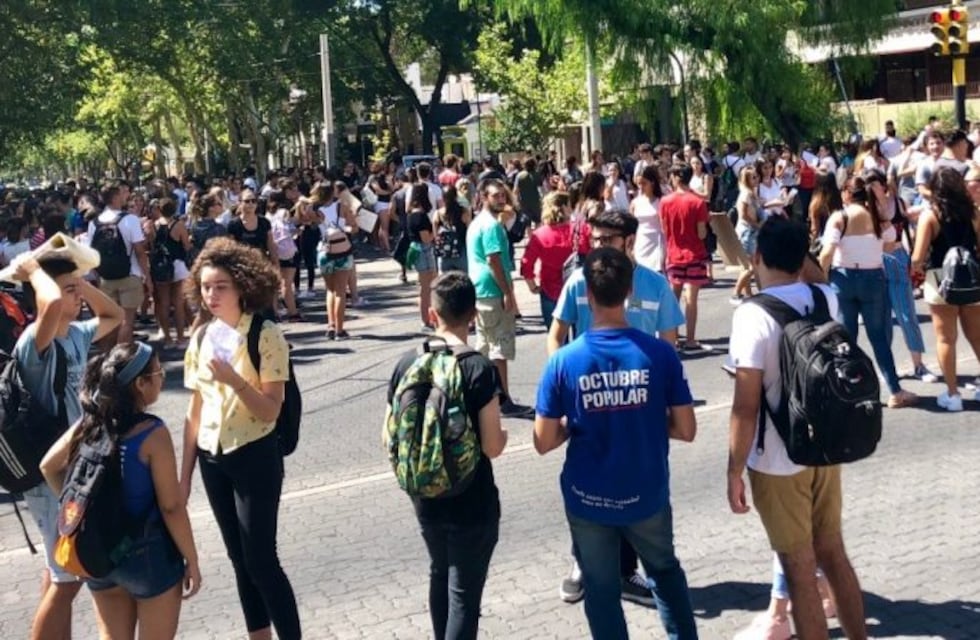 Corte de calle en repudio al ajuste en las cuotas de universidades privadas