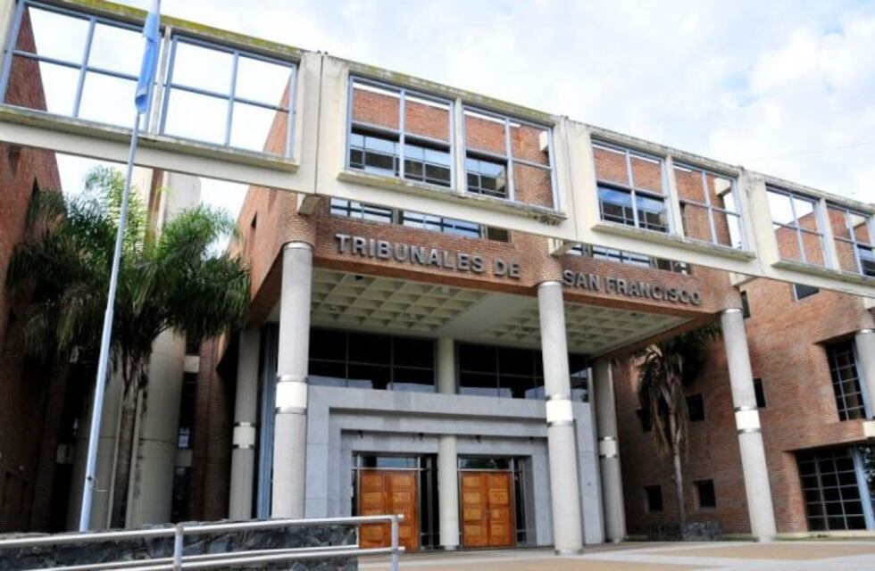 Condenan a un joven que asaltó a menores afuera Runa