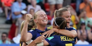 Rennes (France), 29/06/2019\u002E- Stina Blackstenius of Sweden celebrates with teammate after scoring a goal during the Quarter Final match between Germany and Sweden at the FIFA Women's World Cup 2019 in Rennes, France, 29 June 2019\u002E (Mundial de Fútbol, Francia, Alemania, Suecia) EFE/EPA/EDDY LEMAISTRE