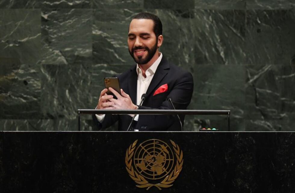 El presidente salvadoreño Nayib Bukele se sacó una selfie al hablar ante la ONU