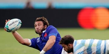 Maxime Medard (L) of France in action against Argentina during the Rugby World Cup match between France and Argentina in Tokyo, Japan, 21 September 2019\u002E (Francia, Japón, Tokio) EFE/EPA/FRANCK ROBICHON EDITORIAL USE ONLY/ NO COMMERCIAL SALES / NOT USED IN ASSOCATION WITH ANY COMMERCIAL ENTITY