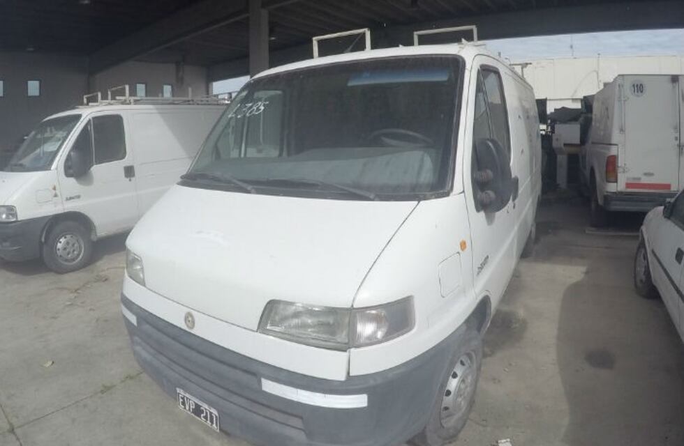 Subastan on line autos y camiones con precio base de 85 mil pesos