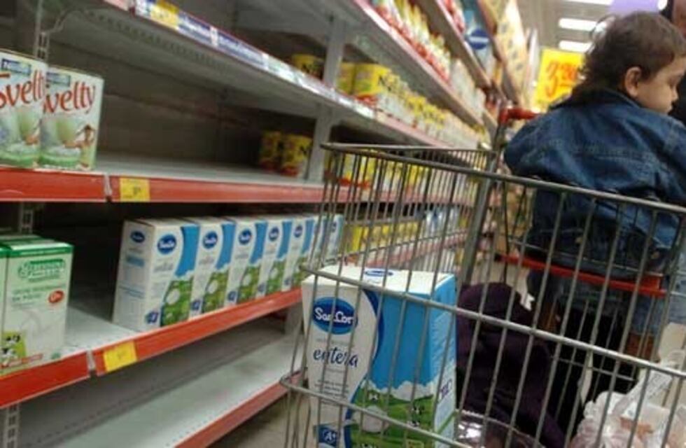 Empieza a escasear la leche larga vida en las góndolas rosarinas