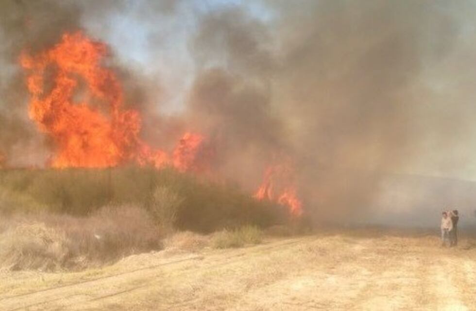Voraz incendio cerca de una bodega en San Juan