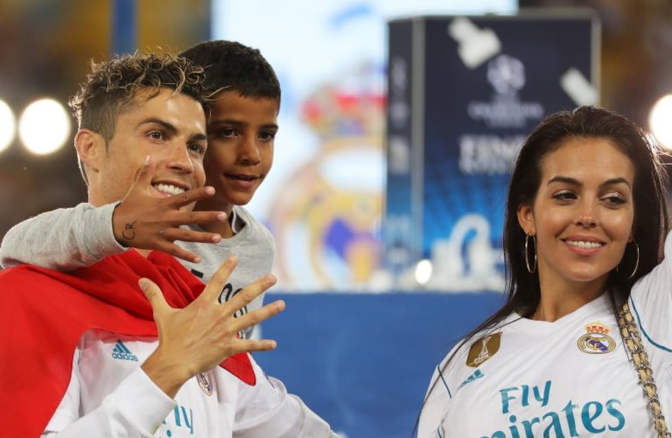 Georgina Rodríguez, la novia de Cristiano Ronaldo, mostró el look que eligió para una cena romántica con el futbolista
