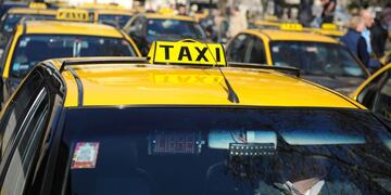 El servicio pasará a tener una bajada de bandera diurna de 37 pesos\u002E (Archivo)