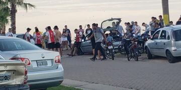 Música hasta la madrugada, alcohol y un completo descontrol en la costanera de Baigorria