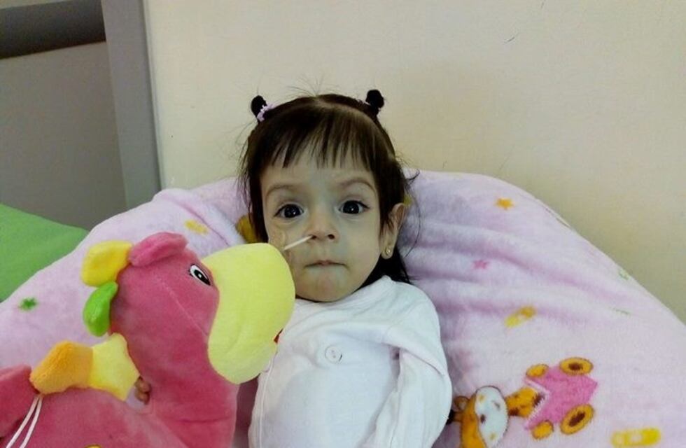 Luego de luchar con la obra social, Alma consiguió un vuelo sanitario