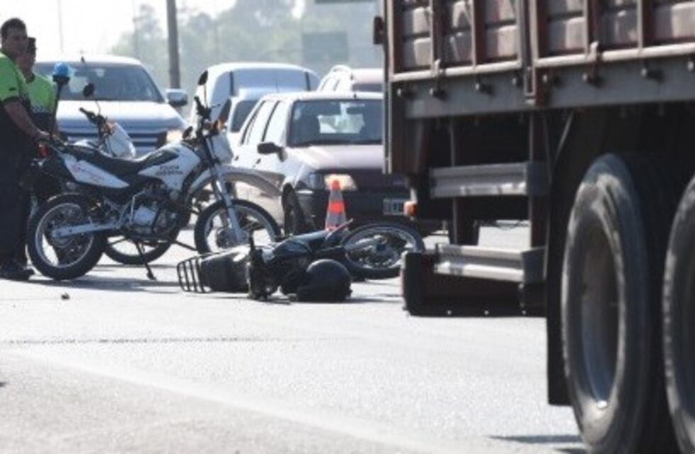Accidente fatal: falleció un joven motociclista en el Acceso Este