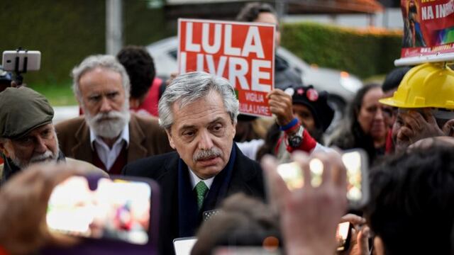 Alberto Fernández, candidato a presidente por el Frente de Todos, durante su última visita al expresidente de Brasil, Lula da Silva, en julio de 2019\u002E Crédito: Henry Milleo/dpa\u002E