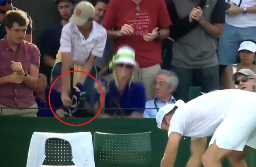 Wimbledon: un hombre le sacó una toalla a un joven y ahora lo buscan de todos los "grandes" para regalarle otra