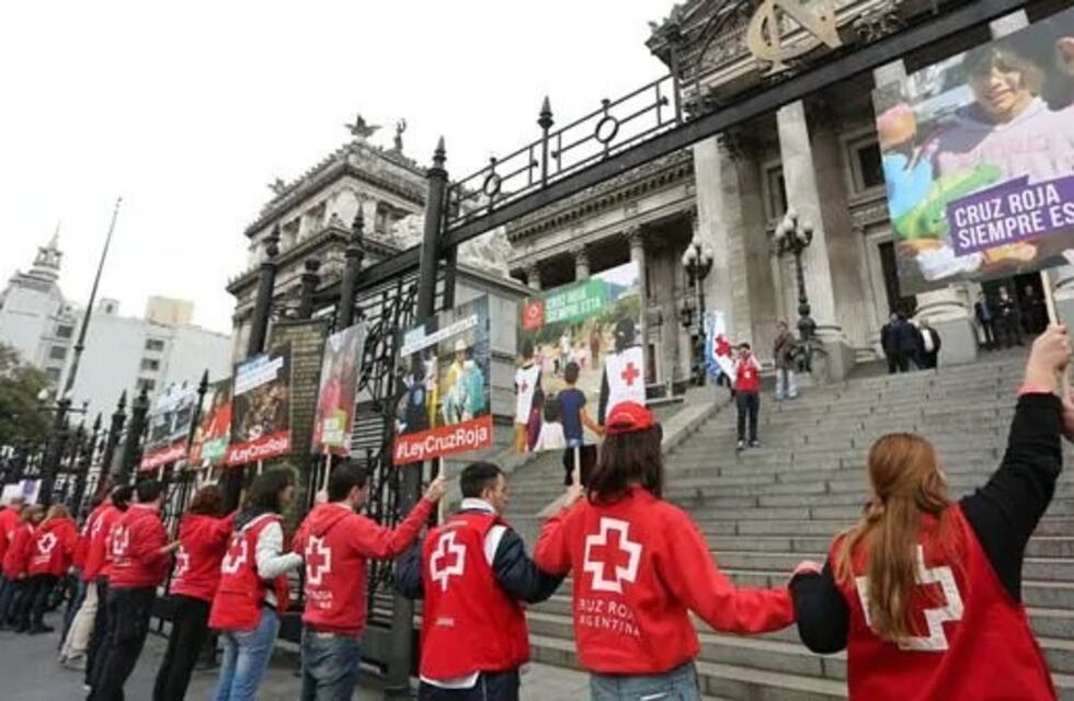 La Cruz Roja Argentina realizará un abrazo al Congreso para pedir la actualización de una ley