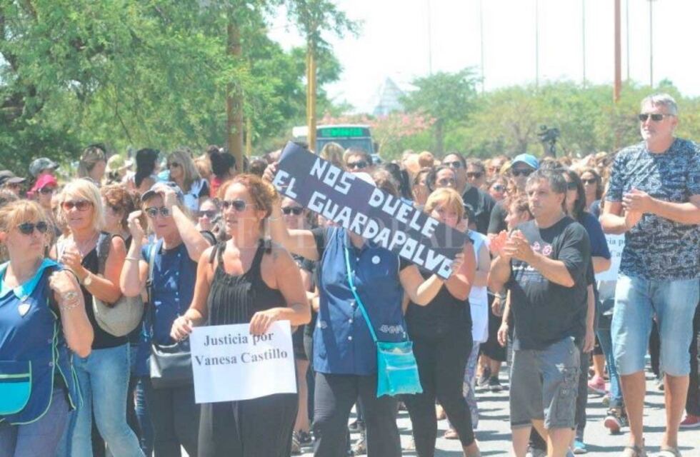 Mientras velaban a la maestra, docentes autoconvocados marcharon para pedir justicia
