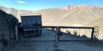En Iruya colocaron una tranquera para que no ingrese gente de Jujuy\u002E (InformateSalta)