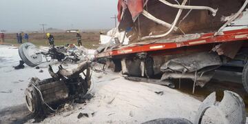 Impactante siniestro vial entre dos camiones en la ruta 33 (La Tribuna del Sur)