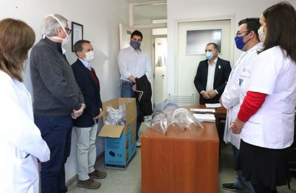 La facultad de Ciencias Exactas donó máscaras de protección al hospital Néstor Kirchner