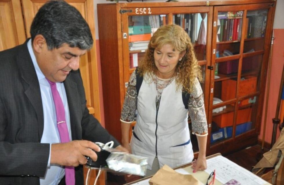 Arcando entregó equipo de comunicaciones a la escuela más antigua de Río Grande