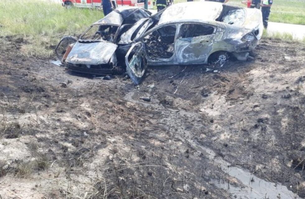 Dos autos chocaron y se incendiaron cerca de Villa Mercedes