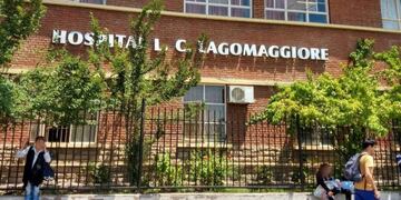 La víctima fue asaltada por un hombre que abordó el vehículo (como pasajero) en la puerta del Hospital Lagomaggiore; y hasta el mismo hospital regresó el taxista, ya herido de gravedad.