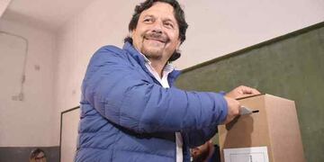 El intendente de la capital salteña y candidato, Gustavo Sáenz votó en el colegio 5080 Dr. Manuel A. Castro. (Twitter)