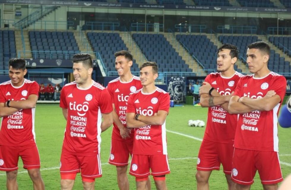 Andrés Cubas espera por su debut en Paraguay (y el Cacique Medina también)