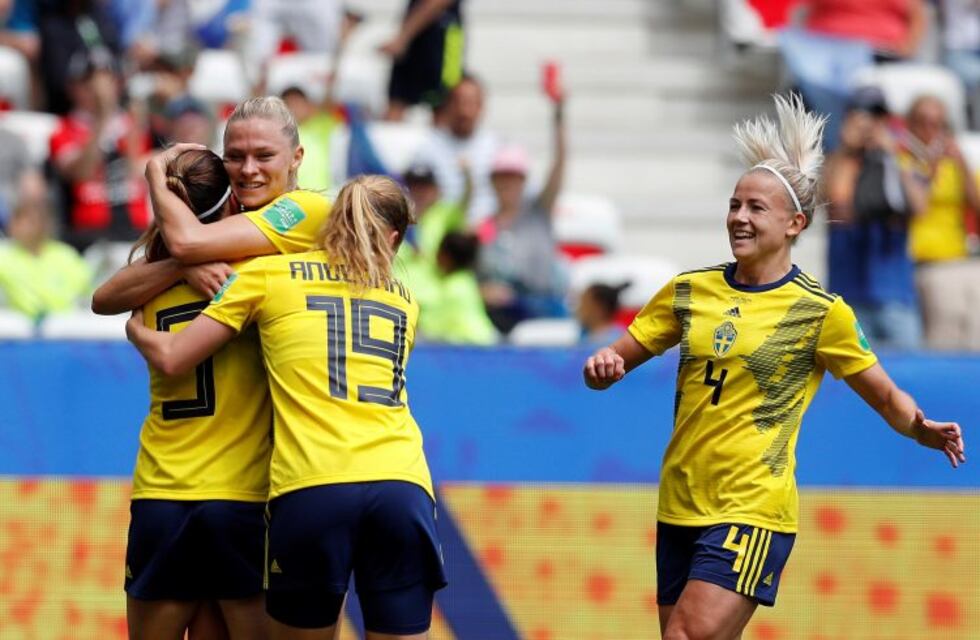 Suecia goleó 5-1 a Tailandia y pasó a octavos en el Mundial femenino
