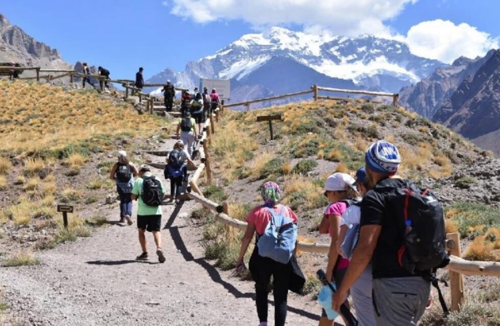 Andinistas ayudan a los pueblos de Uspallata y Alta Montaña
