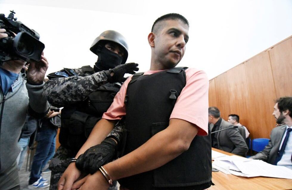 La UNR tenía contratada a una integrante de "Los Monos" y le seguía pagando pese a estar detenida