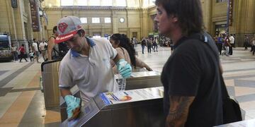 Quiénes pueden usar el transporte público en esta fase de la cuarentena y cómo sacar el permiso