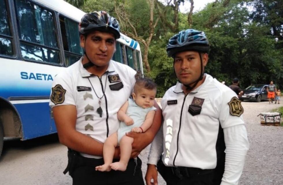 Salvaron a un bebé que se ahogó con una galleta y se convirtieron en héroes