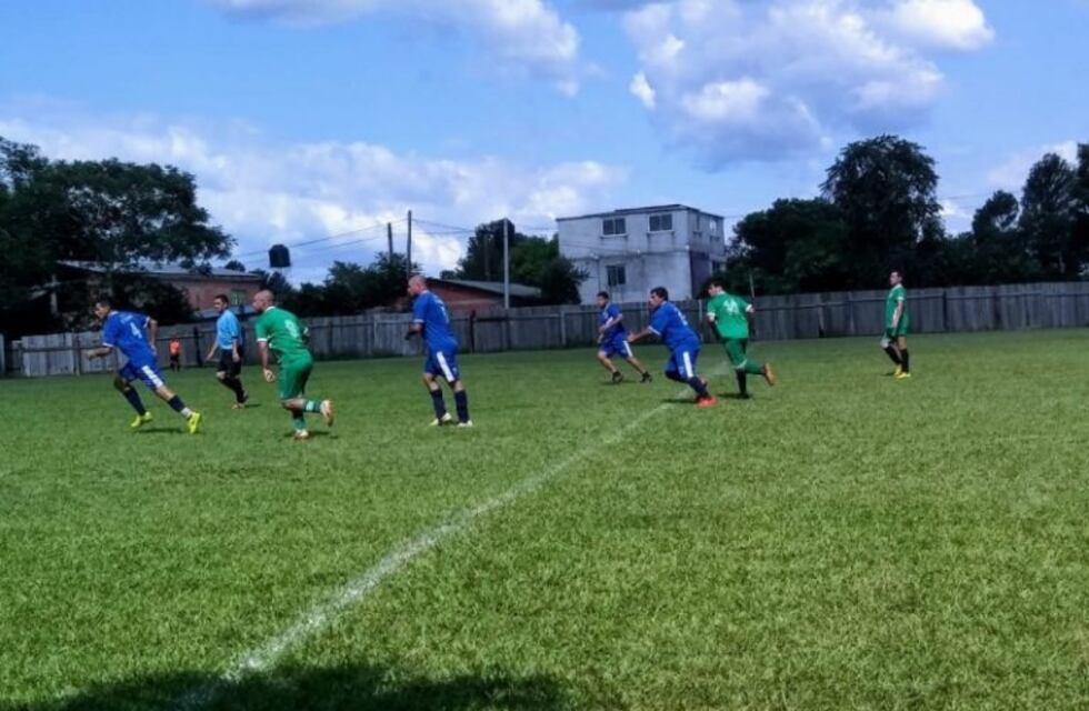 Supenden por 4 años a un DT que agredió a un árbitro de fútbol