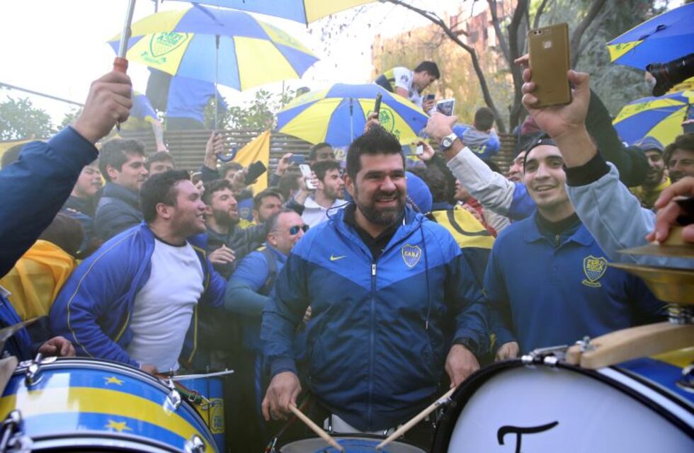 Hinchas de Boca realizaron un banderazo en Madrid