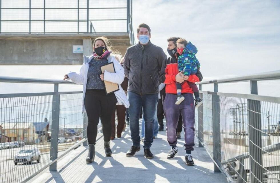 Río Grande: habilitaron el puente peatonal "Catalina Adriana Colom"