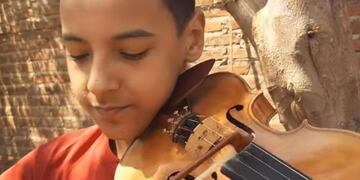 El santafesino toca el violín desde muy pequeño y comparte su música en YouTube\u002E (YouTube)