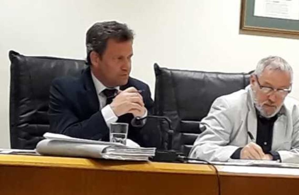 Arcioni denunciará a jueces que pidieron su renuncia