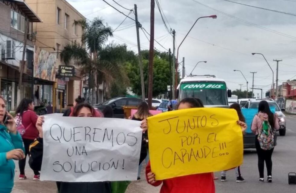 Obra paralizada, protestas y sin clases en una escuela de Carlos Paz