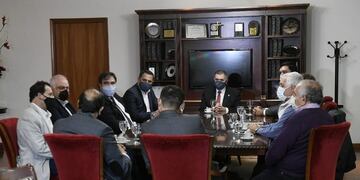 Legislatura: Jaldo recibió a transportistas escolares\u002E (Legislatura de Tucumán)