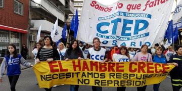 Organizaciones sociales marcharon desde San Cayetano a la sede de Desarrollo Social de Nación\u002E (CCC)