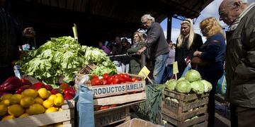 In this photo taken Wednesday Aug\u002E 31, 2011, people buy fruit and vegetables at the Central Market in Buenos Aires, Argentina\u002E  While the U\u002ES\u002E and Europe struggle to revive their economies by imposing austerity measures, South American leaders have generally done the opposite, spending their way to growth and the voters' acclaim\u002E  Argentina's President Cristina Fernandez raised what was already the highest minimum wage south of the U\u002ES\u002E border by another 25 percent in September 2011\u002E  (AP Photo/Victor R\u002E Caivano) buenos aires  verdulerias en el mercado central verduras verduleria